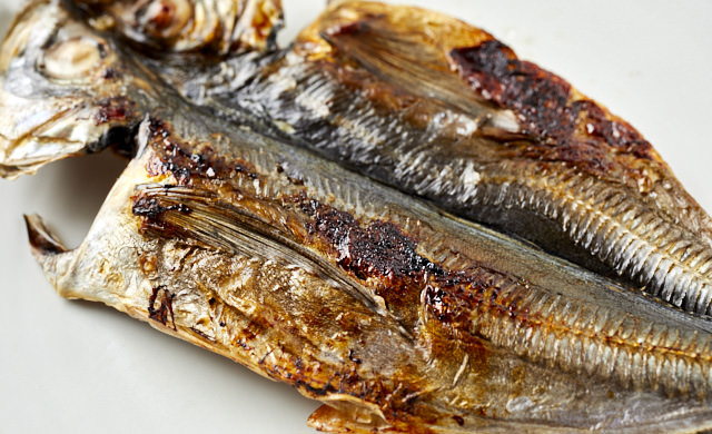 焼き魚の皮面の写真