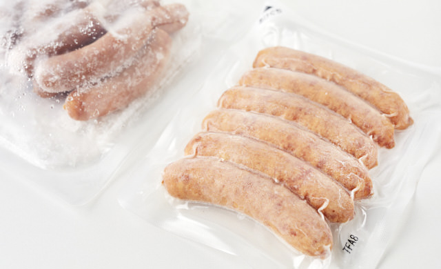 パックのまま冷凍したウインナー