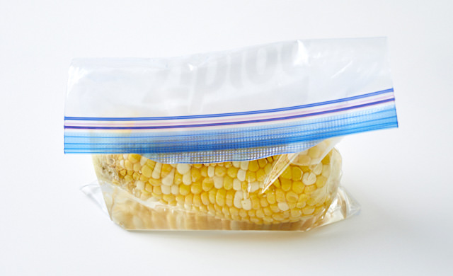 とうもろこしをゆでるならレンジで5分が正解！塩味の付け方、2本加熱も ほほえみごはん冷凍で食を豊かにニチレイフーズ