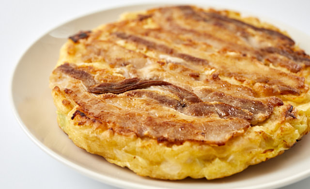 お好み焼きを冷ましている写真