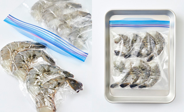 冷凍した殻付きエビと生の殻付きエビの写真