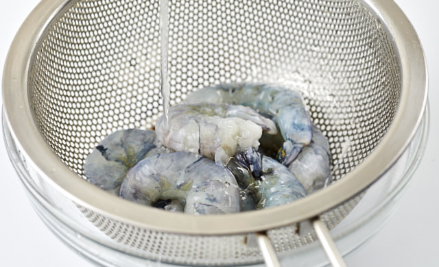 えびの冷凍 臭み解消 プロの正しい下処理方法と塩水解凍テク ほほえみごはん 冷凍で食を豊かに ニチレイフーズ