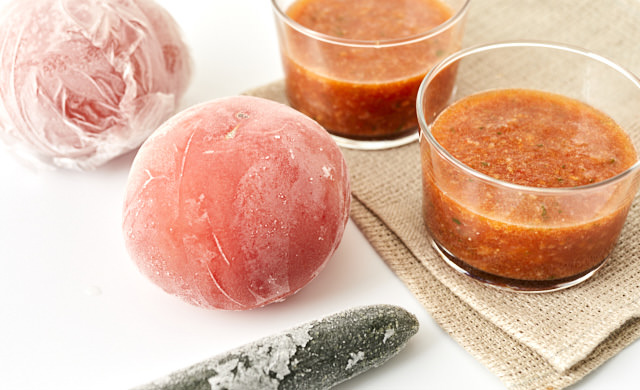 ガスパチョと冷凍トマトの写真