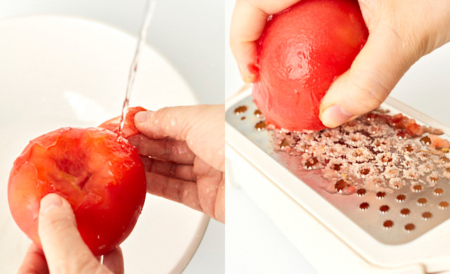 冷凍トマトをすりおろしている写真
