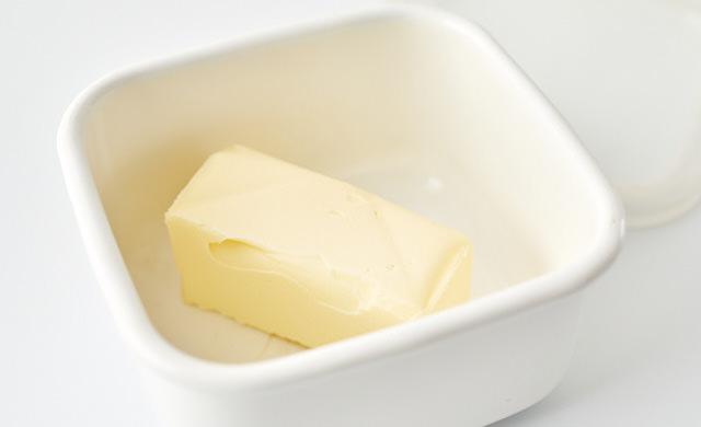保存容器に入ったバターの写真