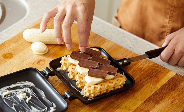 チョコバナナワッフルサンドプロセス