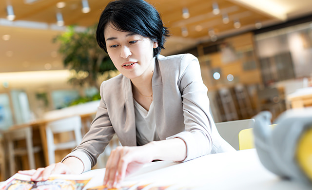 座談会の風景(小林さん)
