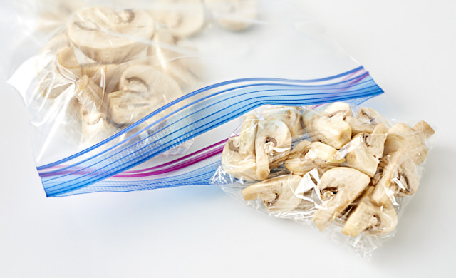 マッシュルームの保存 洗わずに冷凍が正解 黒い部分は食べられる も解説 ほほえみごはん 冷凍で食を豊かに ニチレイフーズ マッシュルームの保存 洗わずに冷凍が正解 黒い部分は食べられる も解説 ほほえみごはん 冷凍で食を豊かに ニチレイフーズ