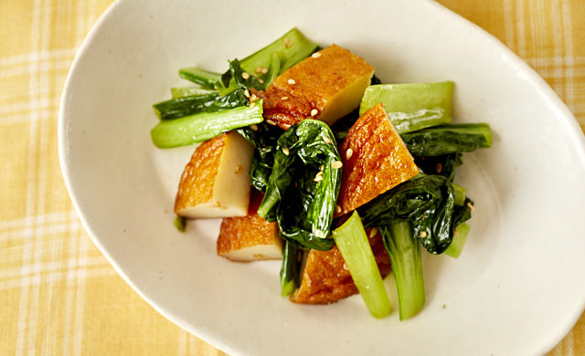 さつま揚げと小松菜の炒め物の写真