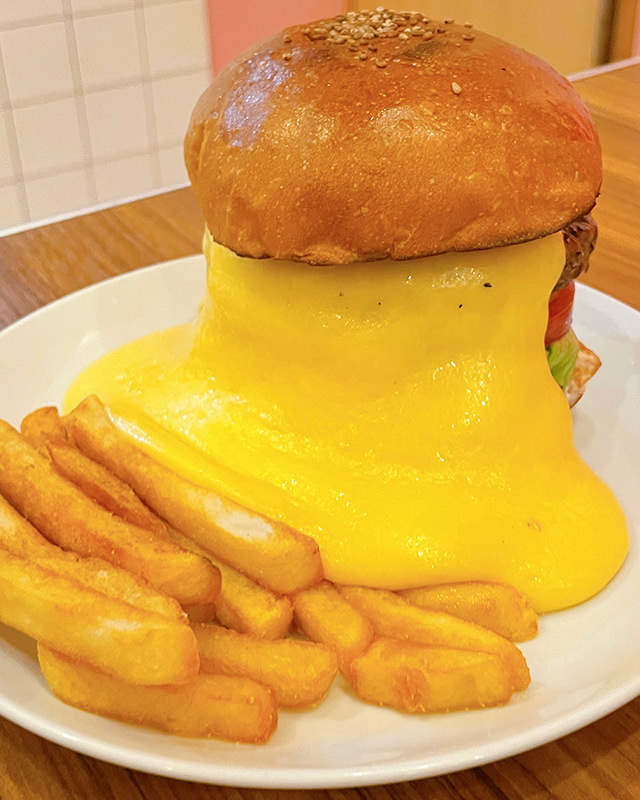 CRANEのスーパーチーズバーガー