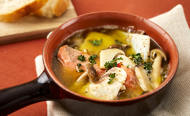 魚介ときのこのアヒージョの写真