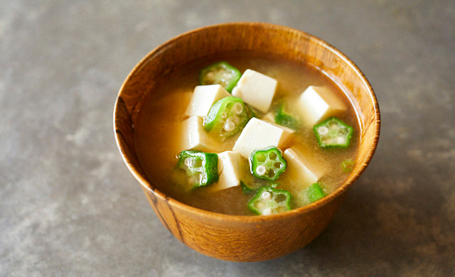 オクラと豆腐の味噌汁