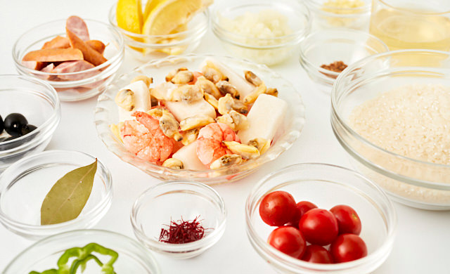 パエリアの材料の写真