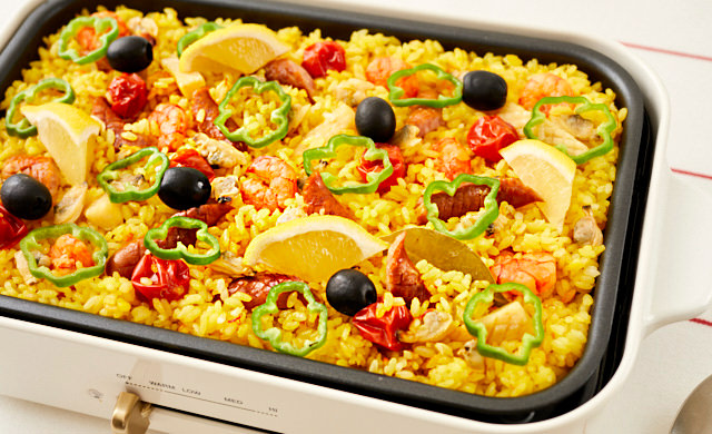 ホットプレートのパエリアの写真