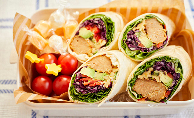 冷凍大豆ミートからあげとカラフル野菜のトルティーヤ