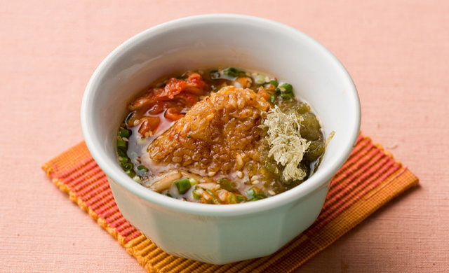 『焼おにぎり 10個入』のだし茶漬け　キムチのせ