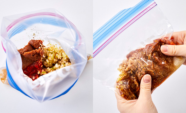 調味料を手で揉んでいる写真