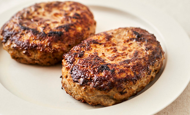 焼いたハンバーグの写真