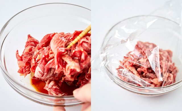 牛肉を混ぜている写真