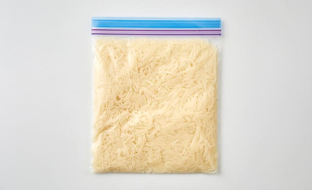 冷凍用保存袋に入れたそうめんの写真