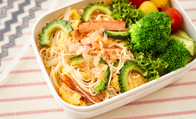 そうめんチャンプルーのお弁当の写真