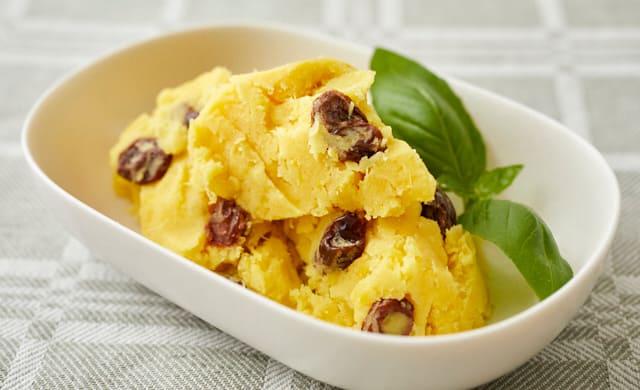 さつまいもとレーズンのハニーバターサラダの写真