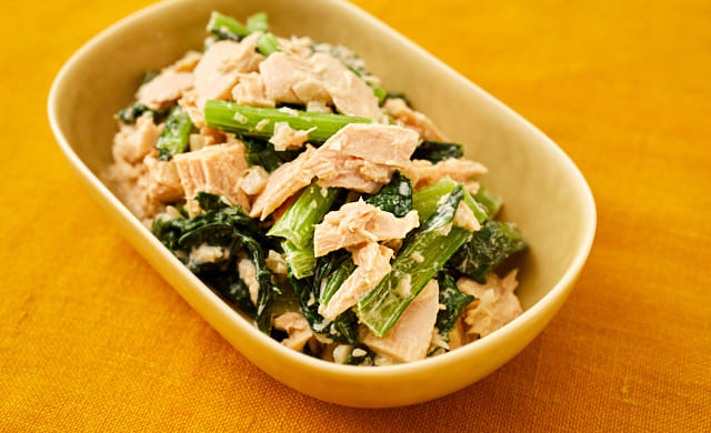 小松菜とツナのサラダの写真