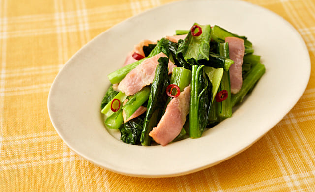 小松菜とベーコンの洋風ソテーの写真