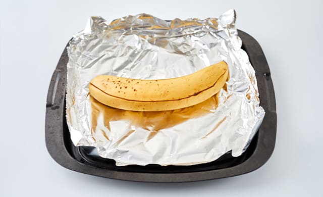 天板にのせたバナナの写真