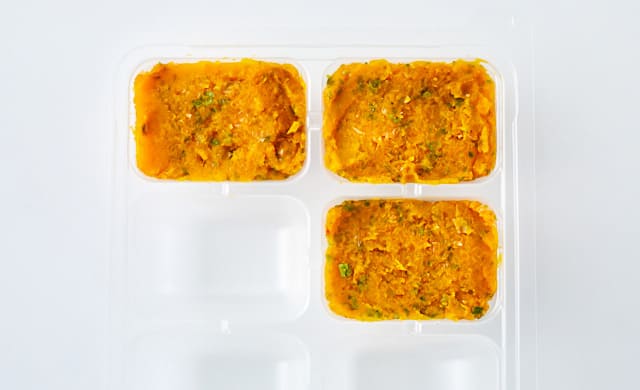 かぼちゃディップを製氷皿に入れた写真