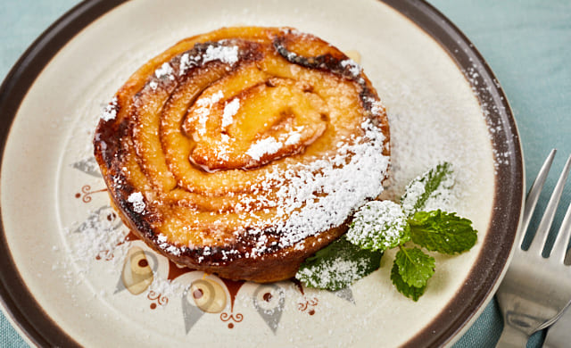 丸形のパンの耳フレンチトーストの完成の写真