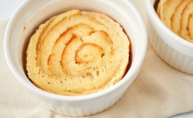 加熱し終わって、卵液を吸った状態のパンの耳の写真