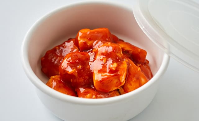保存容器に入ったささみおかずの写真