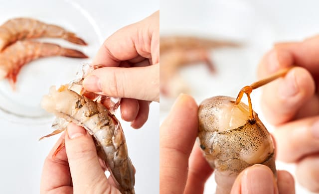 えびの背ワタを取っている写真