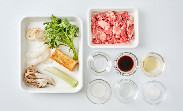 すき焼きの材料の写真