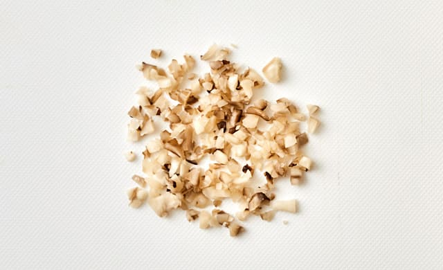 みじん切りにした舞茸の写真