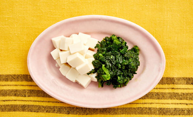 豆腐のほうれん草添えの写真