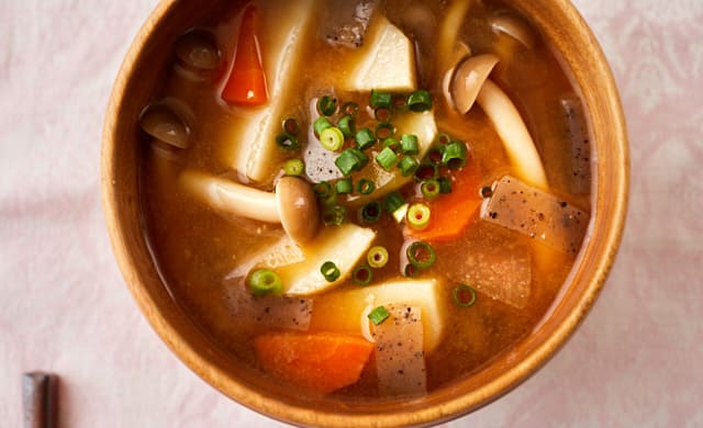 里芋の具沢山味噌汁の写真