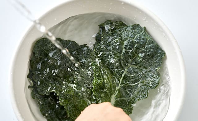 カーボロネロを洗っている写真