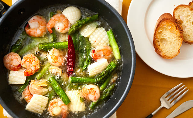 フライパンで作るアヒージョの写真