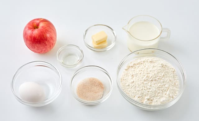 りんごケーキの材料の写真