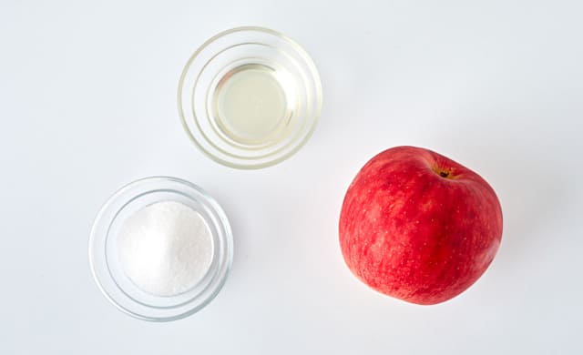 りんごのコンポートの材料の写真