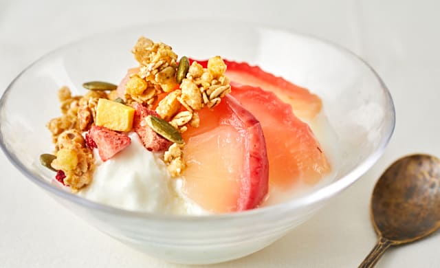 りんごのコンポートのヨーグルトの写真