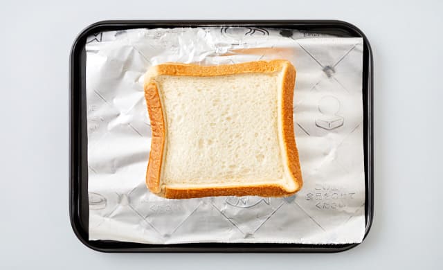 ホットサンドを焼いている写真