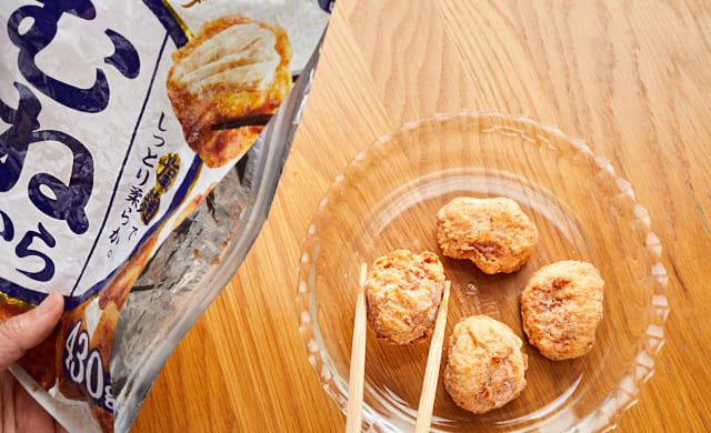 『むねから®』を耐熱皿に並べている様子