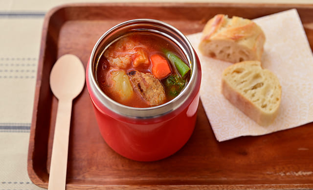 ハンバーグとたっぷり野菜のトマトスープ