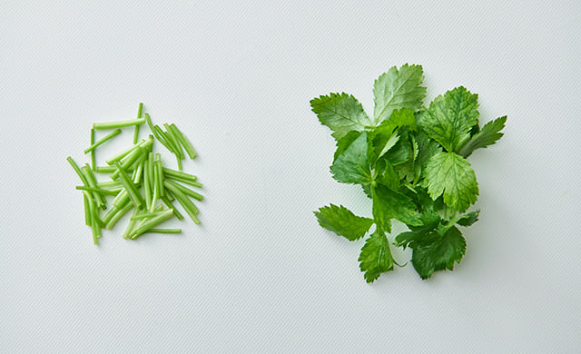 切った三つ葉の写真