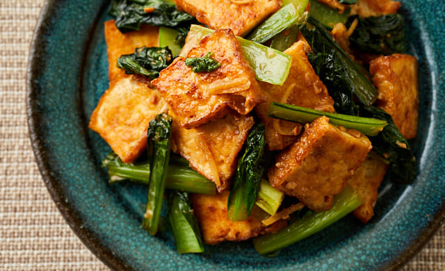 厚揚げと小松菜の味噌炒めの写真