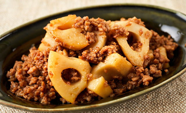 れんこんと挽き肉の甘辛炒めの写真