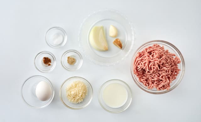 ハンバーグの材料の写真